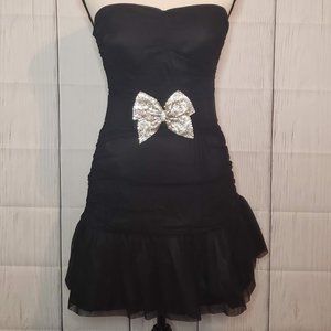 👗Forever 21👗 Little Black Dress W/Sparkle Bow